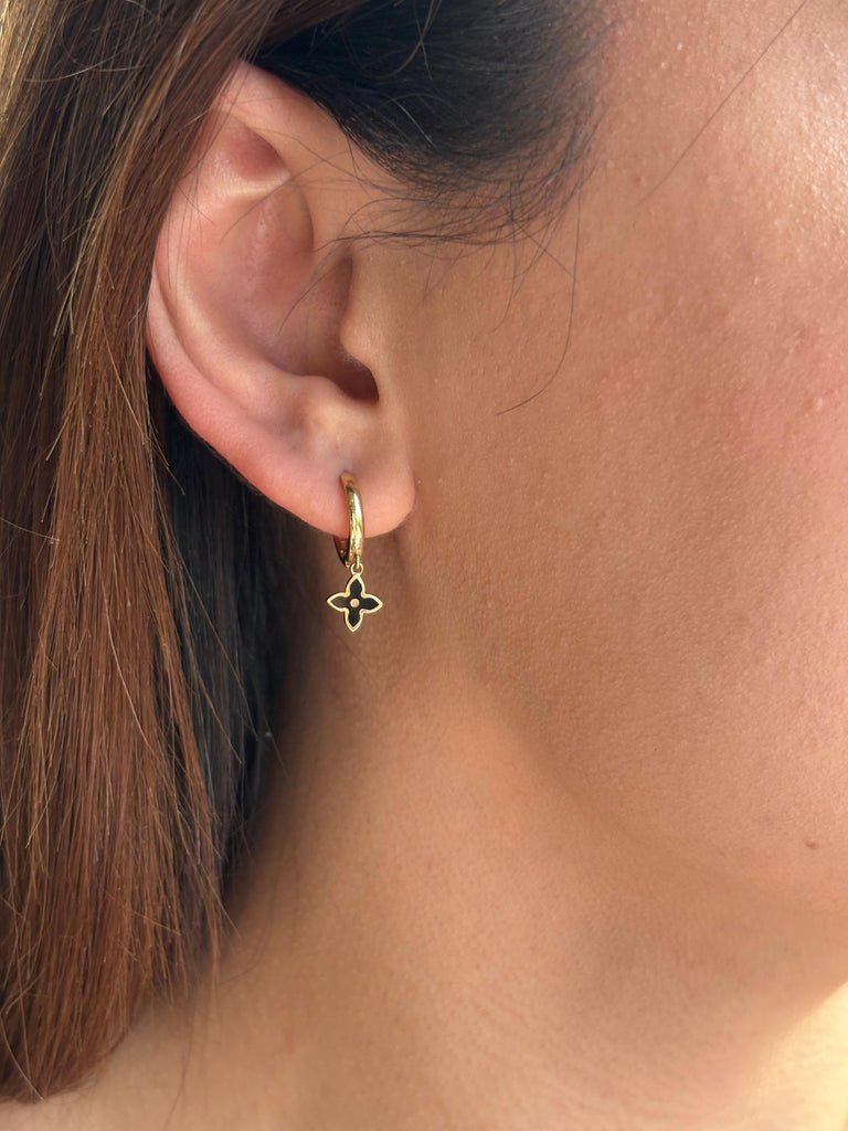 Pointed Petite Clover Earrings – Vanhess